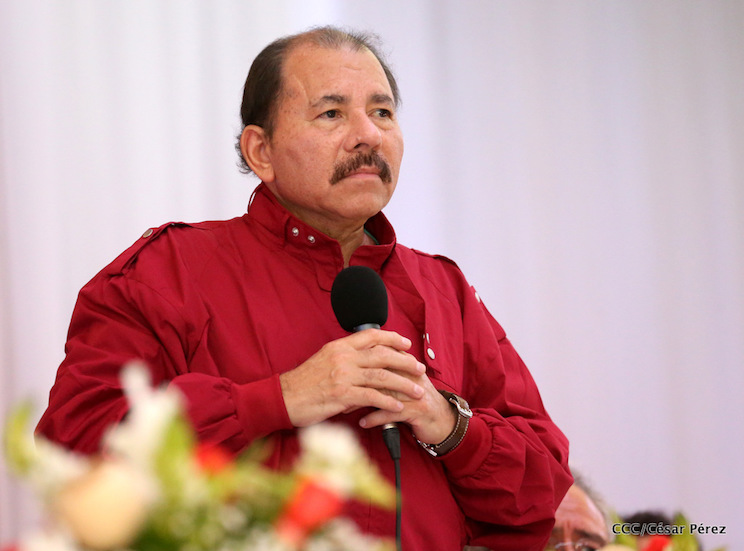 Presidente Daniel con los trabajadores